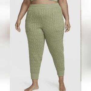 Nike Yoga Luxe Women's Therma-FIT Reversible Quilted Sweatpants Green Size 3X